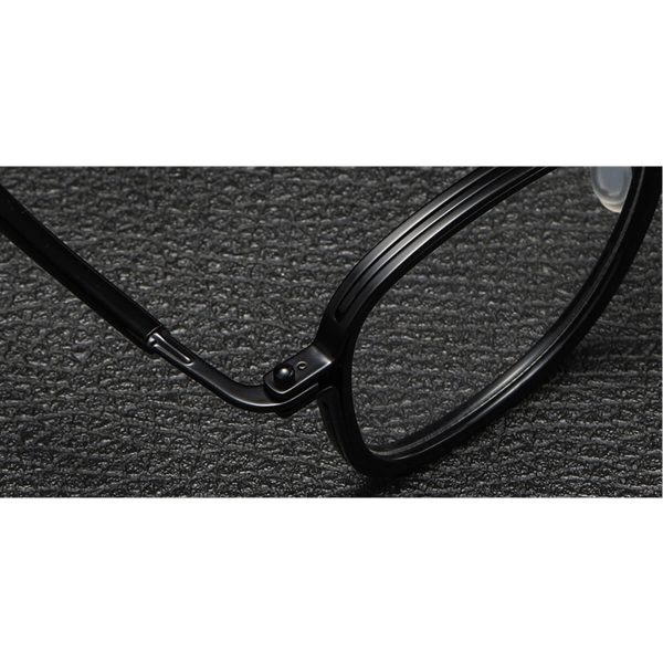 Charlie Pure Titanium Oval Eyeglass - Image 4